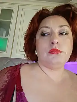 Snapshot of mom4you chatting on 06-25-26, 08:08 mom4you online show from 06-25-26, 08:08