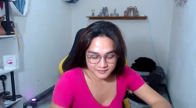 Snapshot of MarieLoveGlamorous chatting on 02-24-25, 12:30 MarieLoveGlamorous online show from 02-24-25, 12:30