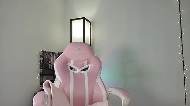 Snapshot of _monamour_ chatting on 12-12-24, 09:51 monamour online show from 12-12-24, 09:51