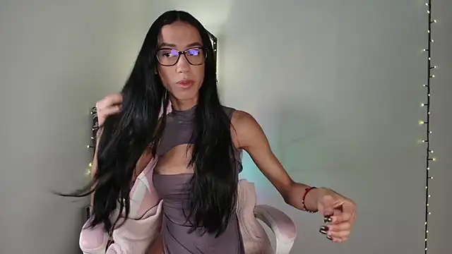 Snapshot of _monamour_ chatting on 12-15-24, 09:13 monamour online show from 12-15-24, 09:13