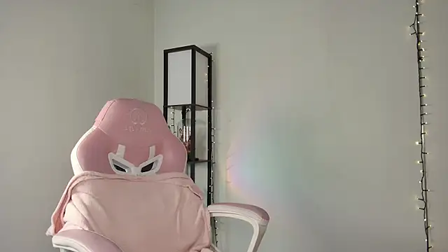 Snapshot of _monamour_ chatting on 02-01-25, 11:10 monamour online show from 02-01-25, 11:10