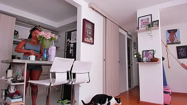 karlye 5 online show from 12-04-25, 01:09