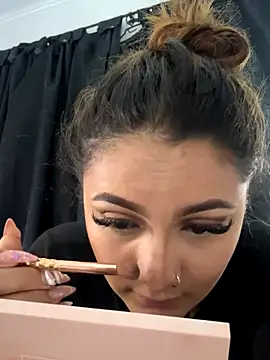 Snapshot of Emiily_W chatting on 12-18-25, 02:12 Emiily W online show from 12-18-25, 02:12