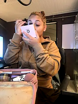 Snapshot of Emiily_W chatting on 01-07-26, 10:18 Emiily W online show from 01-07-26, 10:18