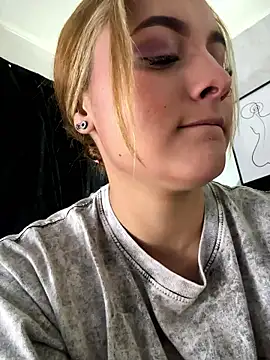 Snapshot of Emiily_W chatting on 01-08-26, 01:13 Emiily W online show from 01-08-26, 01:13