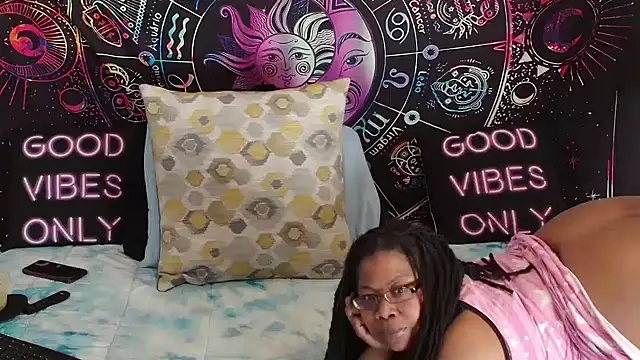 Snapshot of RenaeCumsAlot chatting on 01-14-25, 08:15 RenaeCumsAlot online show from 01-14-25, 08:15