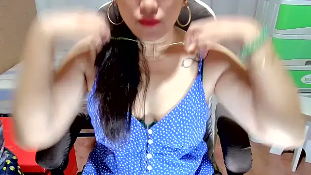 M e c e l online show from 05-13-26, 03:09