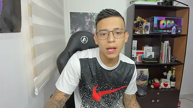 Snapshot of SIXXTOLOVE18 chatting on 03-05-25, 04:46 SIXXTOLOVE18 online show from 03-05-25, 04:46