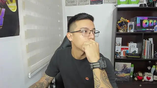 Snapshot of SIXXTOLOVE18 chatting on 03-08-25, 05:01 SIXXTOLOVE18 online show from 03-08-25, 05:01