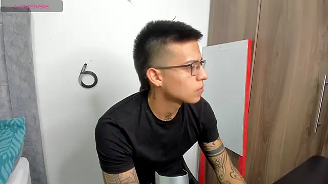 Snapshot of SIXXTOLOVE18 chatting on 02-21-26, 07:42 SIXXTOLOVE18 online show from 02-21-26, 07:42