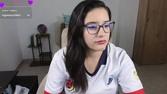 Snapshot of blue__moon_ chatting on 07-08-26, 03:33 blue moon online show from 07-08-26, 03:33