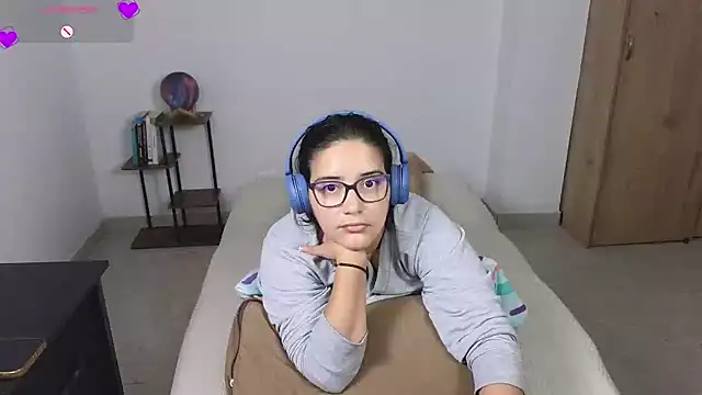 Snapshot of blue__moon_ chatting on 07-14-26, 10:21 blue moon online show from 07-14-26, 10:21