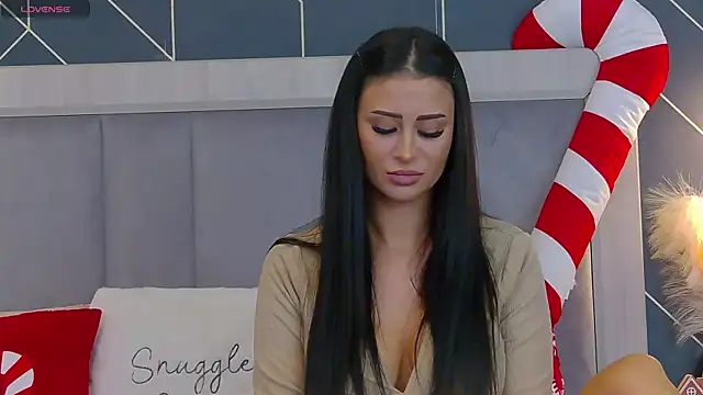 EmyLaveau online show from 12-23-25, 06:33