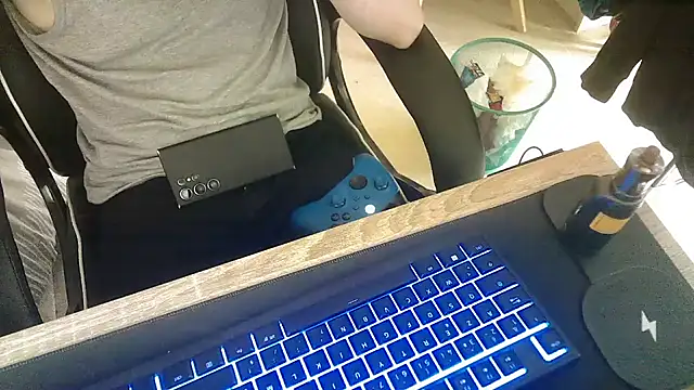 Snapshot of AlexEtSonSexe36 chatting on 02-09-25, 02:18 AlexEtSonSexe36 online show from 02-09-25, 02:18