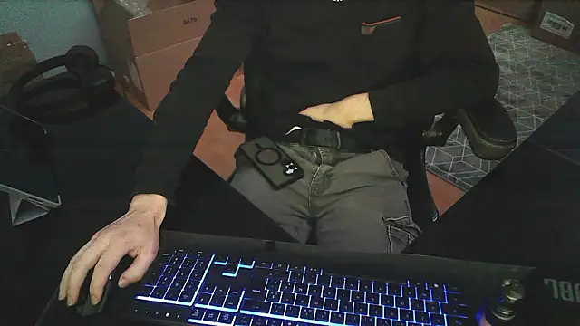 Snapshot of AlexEtSonSexe36 chatting on 03-20-26, 06:35 AlexEtSonSexe36 online show from 03-20-26, 06:35