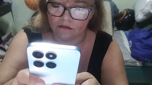 Snapshot of selenax2023 chatting on 10-11-25, 05:11 selenax2023 online show from 10-11-25, 05:11