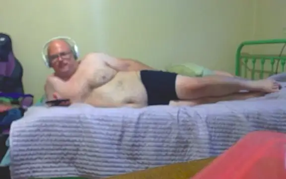 Snapshot of fuckmechuck chatting on 09-29-25, 02:11 fuckmechuck online show from 09-29-25, 02:11