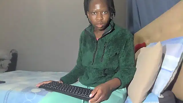 Snapshot of Sweetslender chatting on 06-17-26, 07:22 Sweetslender online show from 06-17-26, 07:22
