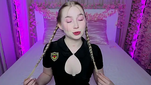 Snapshot of LilyStarlight chatting on 06-21-26, 04:04 LilyStarlight online show from 06-21-26, 04:04