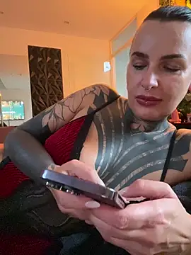 Snapshot of InkedBiitch chatting on 05-11-26, 04:51 InkedBiitch online show from 05-11-26, 04:51