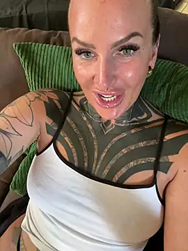 Snapshot of InkedBiitch chatting on 05-27-26, 06:27 InkedBiitch online show from 05-27-26, 06:27