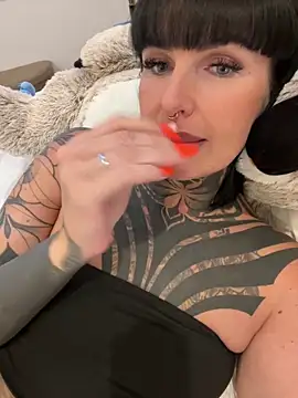 Snapshot of InkedBiitch chatting on 06-03-26, 05:18 InkedBiitch online show from 06-03-26, 05:18