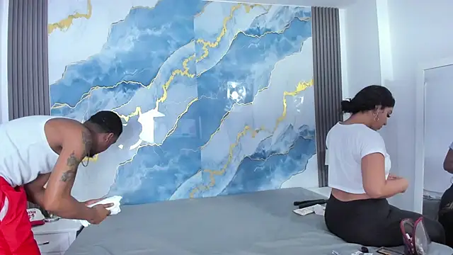 Kylieandjhonny online show from 11-15-25, 09:32