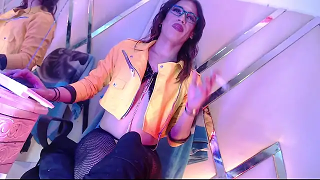 StefyFerrer online show from 10-22-25, 02:45