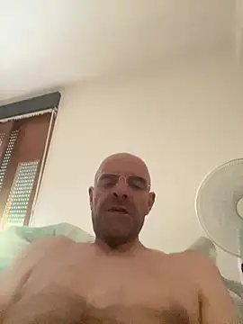 Snapshot of slim1976006 chatting on 07-31-26, 03:33 slim1976006 online show from 07-31-26, 03:33
