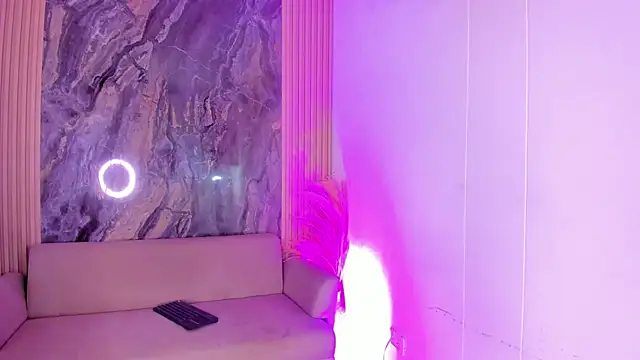 Rianamanson online show from 09-26-25, 04:16