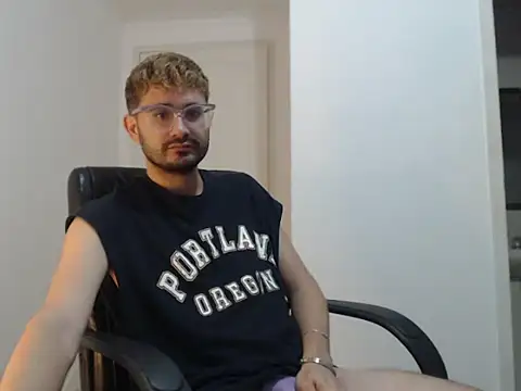 Snapshot of peterannaud chatting on 01-08-25, 11:32 peterannaud online show from 01-08-25, 11:32