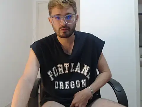 Snapshot of peterannaud chatting on 01-08-25, 03:28 peterannaud online show from 01-08-25, 03:28