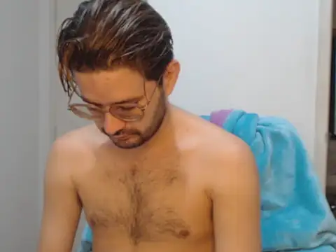 Snapshot of peterannaud chatting on 09-28-25, 01:27 peterannaud online show from 09-28-25, 01:27