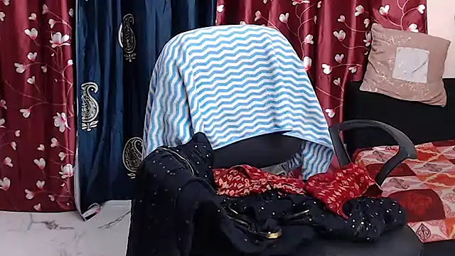 Snapshot of Naiaa-mylove chatting on 07-07-26, 06:38 Naiaa-mylove online show from 07-07-26, 06:38
