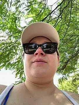 Snapshot of PiggyRose chatting on 06-17-26, 04:19 PiggyRose online show from 06-17-26, 04:19