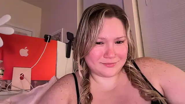 Snapshot of PiggyRose chatting on 06-20-26, 01:52 PiggyRose online show from 06-20-26, 01:52