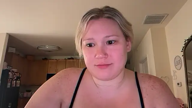 Snapshot of PiggyRose chatting on 07-13-26, 02:03 PiggyRose online show from 07-13-26, 02:03