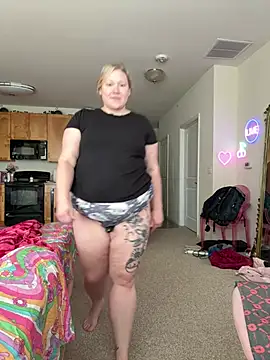 Snapshot of PiggyRose chatting on 07-18-26, 05:17 PiggyRose online show from 07-18-26, 05:17