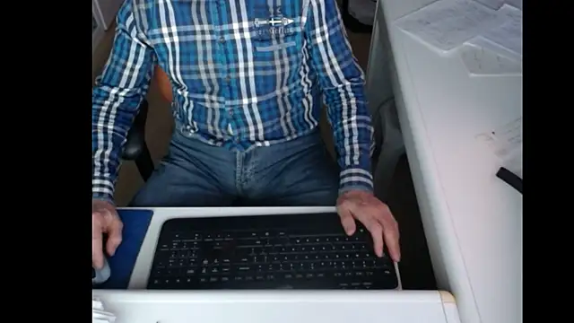 Snapshot of dutchpornking chatting on 02-06-25, 04:58 dutchpornking online show from 02-06-25, 04:58