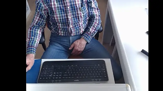 Snapshot of dutchpornking chatting on 02-26-25, 12:14 dutchpornking online show from 02-26-25, 12:14