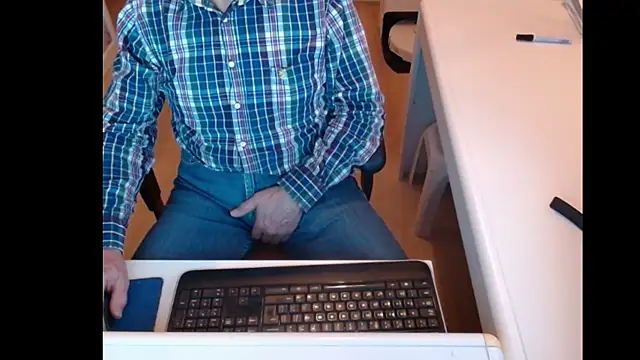 Snapshot of dutchpornking chatting on 03-12-25, 05:28 dutchpornking online show from 03-12-25, 05:28