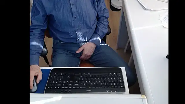 Snapshot of dutchpornking chatting on 03-18-25, 12:14 dutchpornking online show from 03-18-25, 12:14