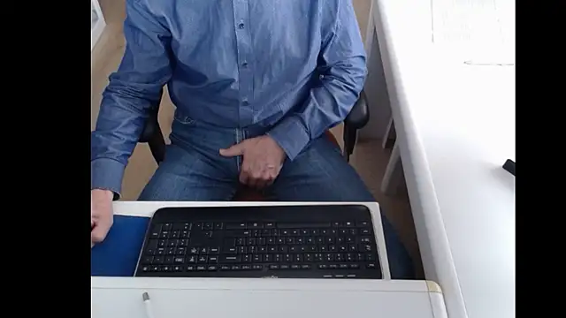 Snapshot of dutchpornking chatting on 03-22-25, 08:40 dutchpornking online show from 03-22-25, 08:40