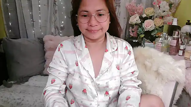Snapshot of OhmyPinay chatting on 07-13-26, 02:25 OhmyPinay online show from 07-13-26, 02:25