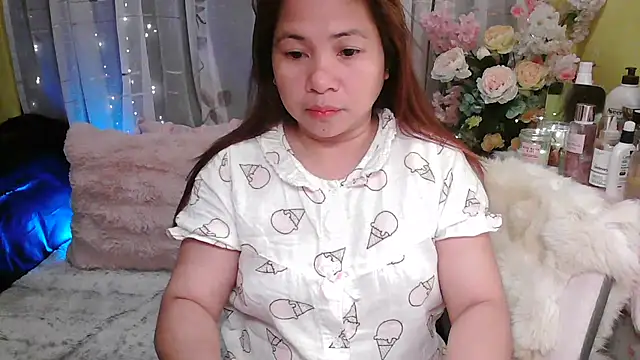 Snapshot of OhmyPinay chatting on 07-14-26, 12:57 OhmyPinay online show from 07-14-26, 12:57
