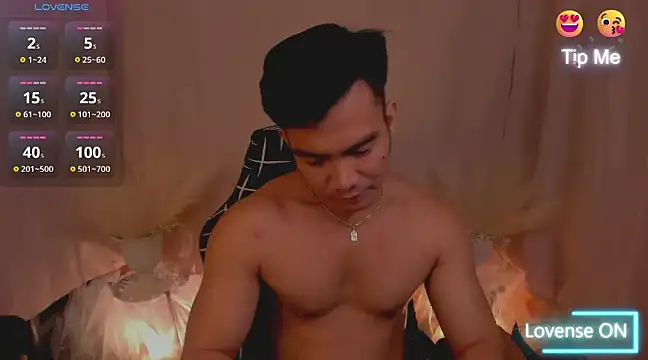 Snapshot of 000batman000 chatting on 12-07-24, 02:31 000batman000 online show from 12-07-24, 02:31