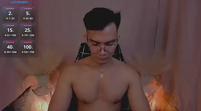 Snapshot of 000batman000 chatting on 12-11-24, 01:15 000batman000 online show from 12-11-24, 01:15