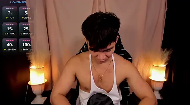 Snapshot of 000batman000 chatting on 01-30-25, 02:06 000batman000 online show from 01-30-25, 02:06