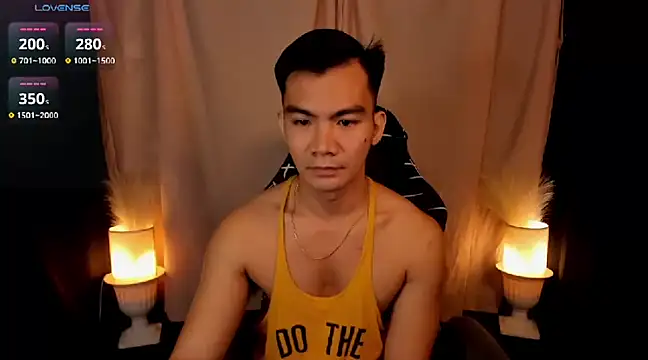 Snapshot of 000batman000 chatting on 02-05-25, 02:08 000batman000 online show from 02-05-25, 02:08