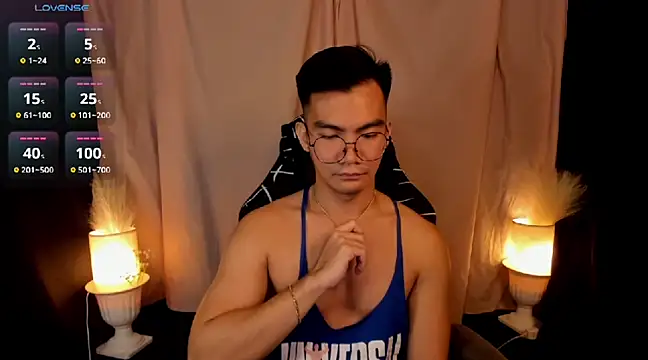 Snapshot of 000batman000 chatting on 02-17-25, 12:32 000batman000 online show from 02-17-25, 12:32